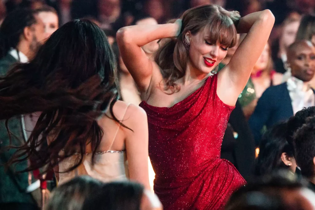 Taylor Swift dancing to Billie Eilish with Margaret Qualley at the 2025 Grammys